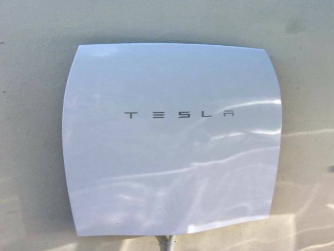 Tesla  sistemi   batterie di Accumulo per impianti fotovoltaici   La Spezia e Massa e   Viareggio Genova di  ELETTROSISTEMI