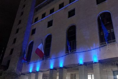 Il Comune della Spezia si illumina di blu per la Giornata Mondiale contro bullismo e cyberbullismo