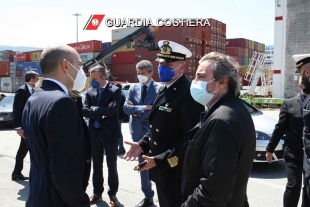 L’onorevole Morelli in visita alla Guardia Costiera della Spezia