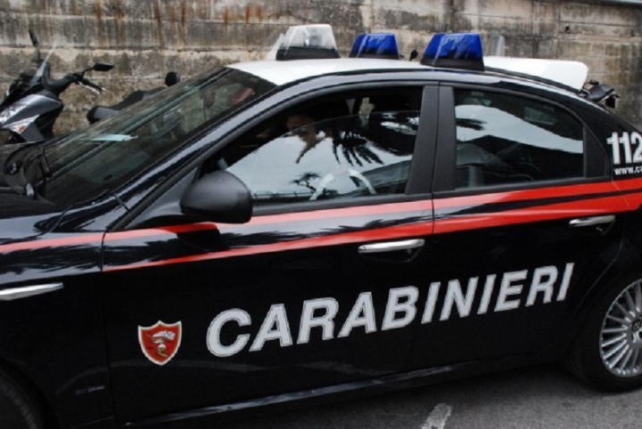 Maltratta ripetutamente moglie e figli: stalker 39enne arrestato dai Carabinieri