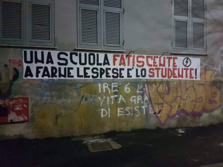 Einaudi - Chiodo, striscioni di denuncia del Blocco Studentesco La Spezia