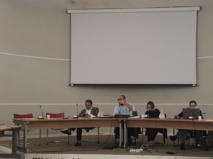 Immagine presa durante un consiglio comunale a Castelnuovo Magra