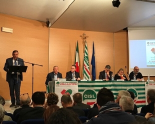 La relazione di Carro al congresso CISL: “Un patto per lo sviluppo da proporre ai candidati a sindaco”