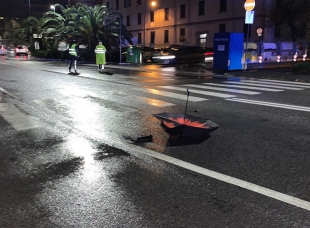 La Spezia, scooter investe due pedoni