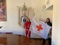 La bandiera della Croce Rossa sventola sul Comune di Levanto