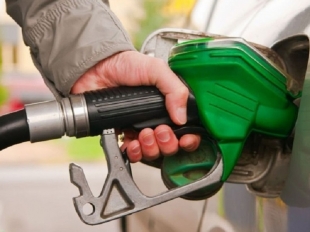 Acquisto di carburante: Confcommercio dà il via a una raccolta firme