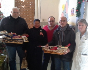 Il Presidente del Consiglio comunale della Spezia consegna i doni della Befana ai bambini ricoverati in pediatria