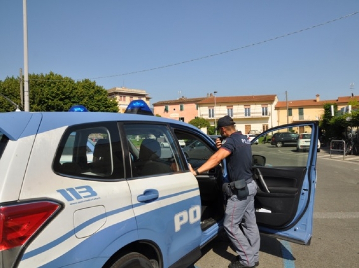 Sarzana, controlli della Polizia in stazione e a Crociata