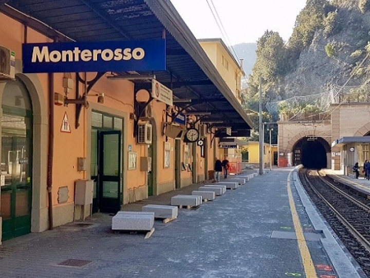 Liguria, Trenitalia: &quot;Bus e fermate aggiuntive ai treni per i viaggi in Regione&quot;