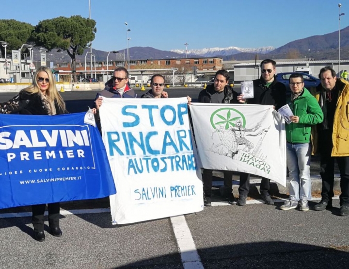 Stop ai rincari autostradali: flash mob della Lega Nord a S.Stefano