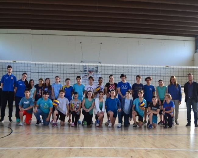 Volley a scuola: grande soddisfazione per i risultati del progetto che ha coinvolto la scuola media di Ameglia