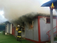 Incendio al campo sportivo Pieroni (foto)