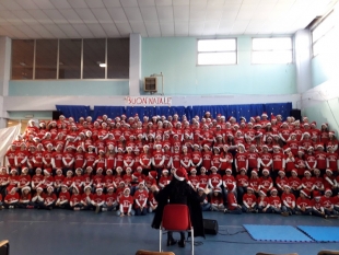Il coro della scuola primaria del Favaro guidato da Valentina Pira ed Andrea Belmonte