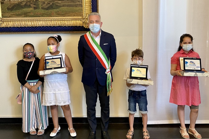 Disegna Spezia: il sindaco Peracchini premia i bambini