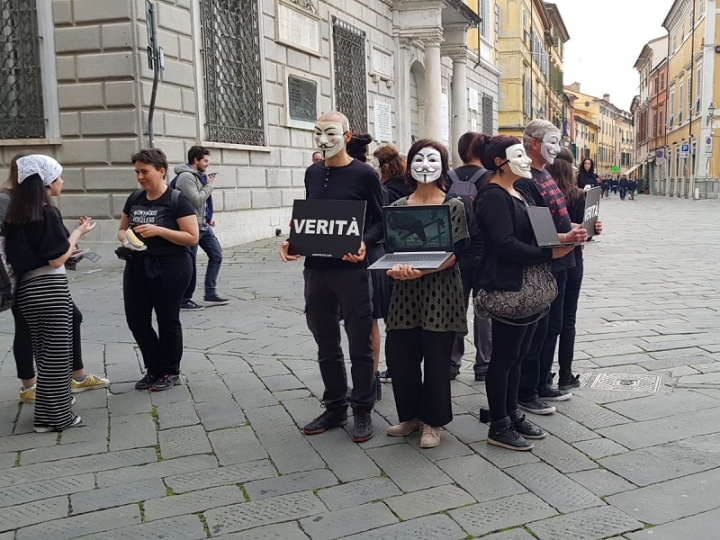 Sarzana, filmati di animali macellati in pieno centro: protesta di Anonymous