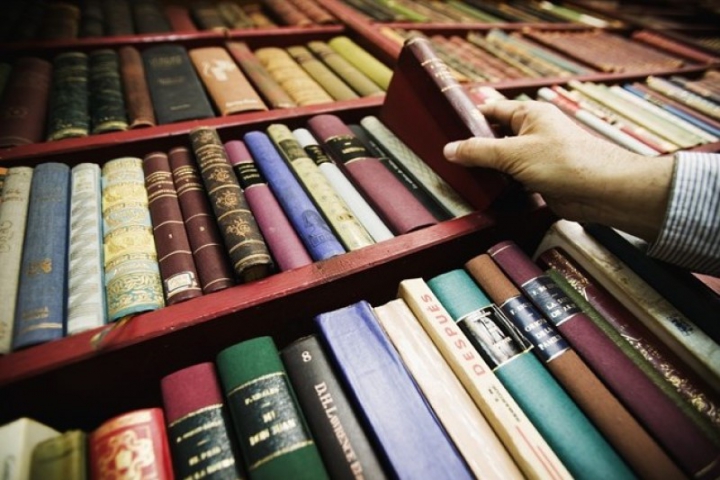Sarzana, il Comune acquista nuovi libri per la biblioteca civica