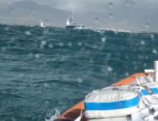 Maltempo, la Guardia Costiera salva due persone a bordo di un’imbarcazione