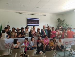 Lavoratori cinesi in viaggio premio alla Spezia