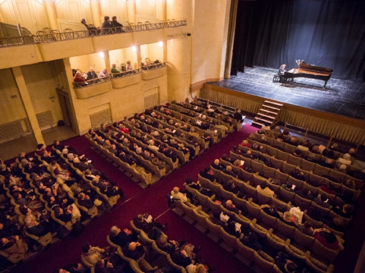 Al Teatro Civico spettacoli sospesi fino al 3 aprile, biblioteche e musei aperti