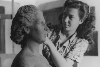 &quot;Giuliana Racchi 1922-2019&quot;, a Sarzana la presentazione del volume su una delle rare scultrici italiane del &#039;900