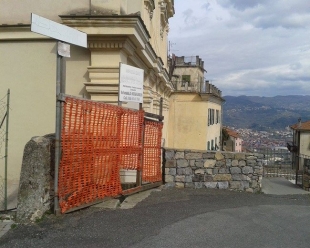 Una recinzione che preoccupa a Vezzano, interviene il Mov. 5 Stelle