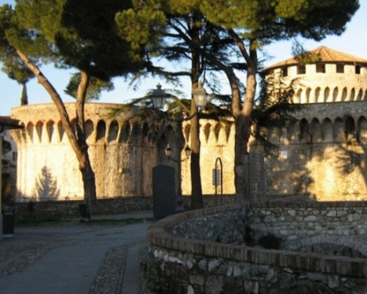 Sarzana come centro per la valorizzazione turistico culturale della Francigena nel tratto da Veleia a Luni