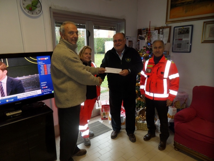 L&#039;associazione Pertini consegna un contributo alla P.A. Croce Oro di Ceparana