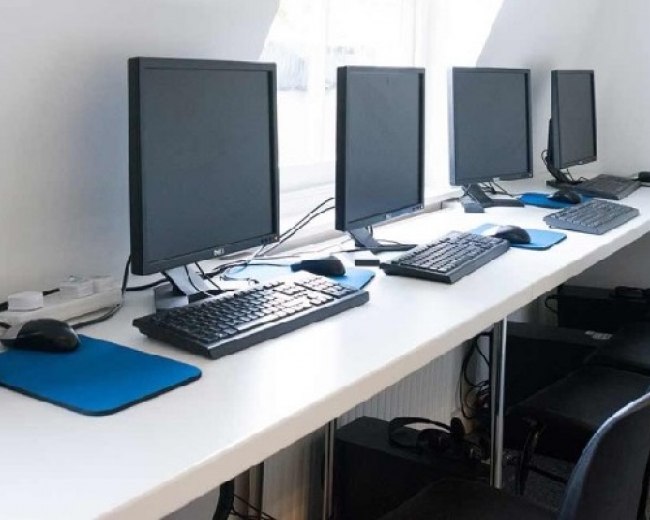 10 PC e 10 monitor per le scuole di Monterosso