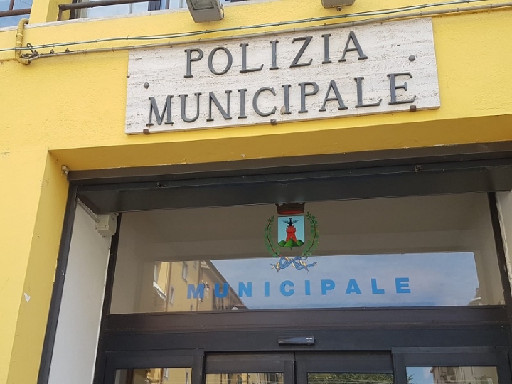 Rubano in due negozi della Spezia, presi dalla Polizia Locale