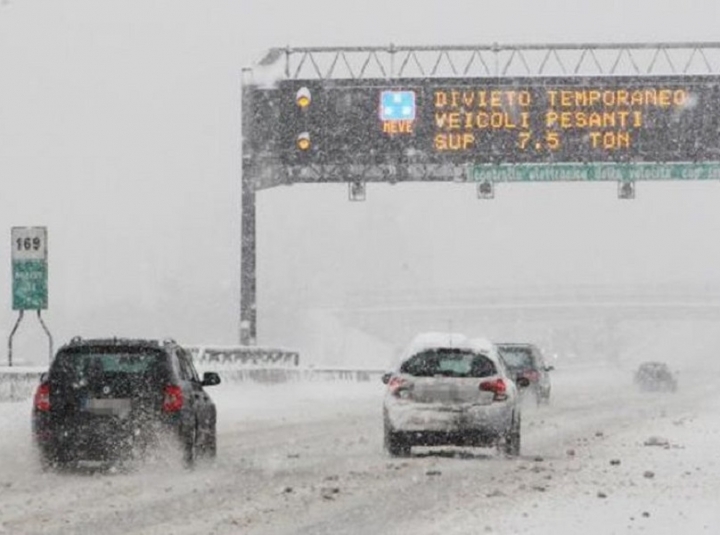 Allerta neve, stop alla circolazione dei mezzi oltre 7,5 tonnellate