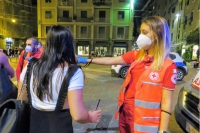 I giovani della Croce Rossa della Spezia effettuano alcol test nel centro cittadino