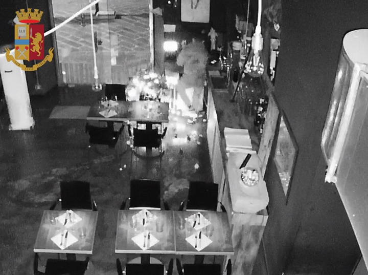 Furti notturni in bar e ristornati, la Polizia di Stato arresta il capo banda (Video)