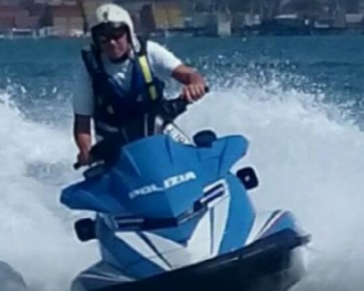 A folle velocità nel canale di Porto Venere, motoscafo inseguito dalla Polizia