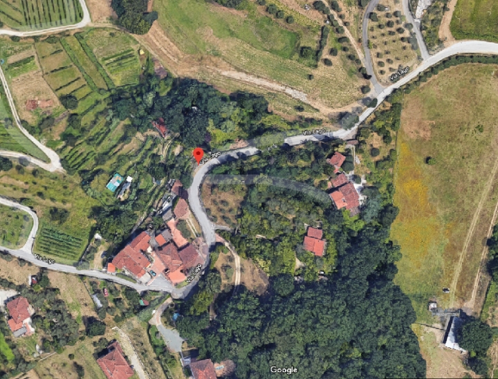 Rifiuti abbandonati per strada tra Sarzana e Santo Stefano