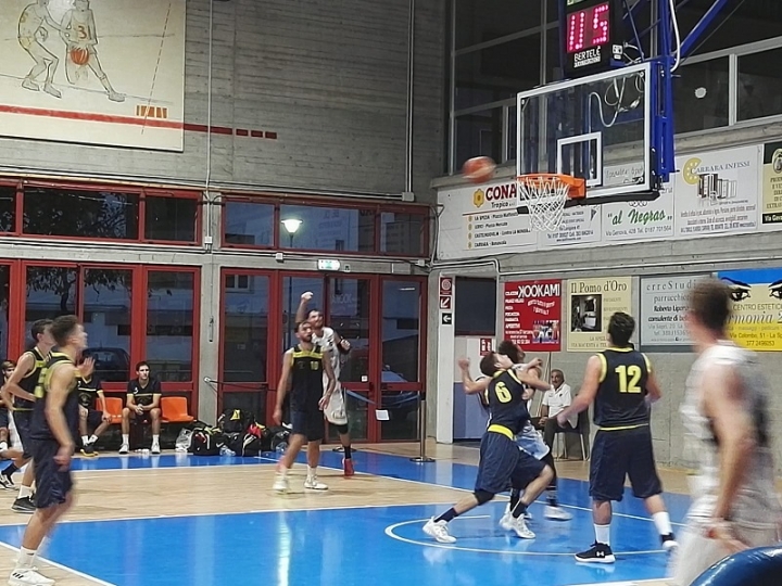 Basket, lo Spezia Tarros vince nettamente contro Chiavari