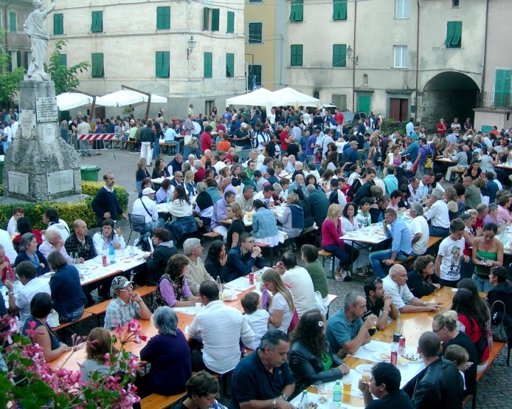 Ravioli e asado a Pignone per la Festa in piazza
