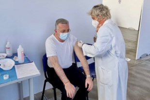 Vaccinazione anti-Covid per il sindaco della Spezia Peracchini