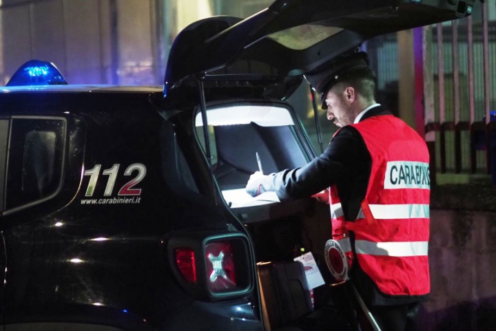 Aulla, gestiva un giro di prostituzione in un locale notturno: arrestato dai Carabinieri