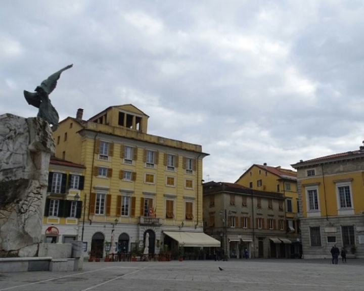 Sarzana, Piazza Matteotti diventa palcoscenico per spettacoli itineranti