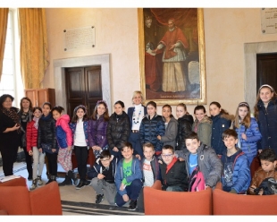 Gli alunni della V elementare di Marinella hanno intervistato il vice-sindaco Ravecca per la loro rivista SIM
