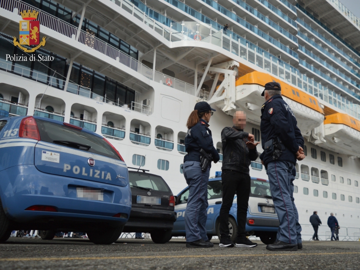 Polizia di Frontiera, aumentano i controlli in porto