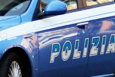 Controlli della Polizia: a Marinella sorprese 3 persone dentro un casolare senza documenti, rimpatrio per una di loro