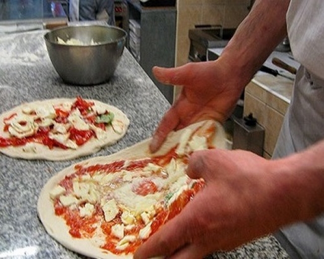 Ultimi posti disponibili al corso per pizzaiolo organizzato da Confcommercio