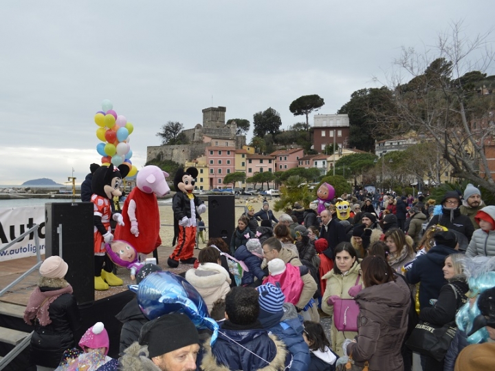 Carnevale di San Terenzo, una festa per oltre 2000 persone (foto)