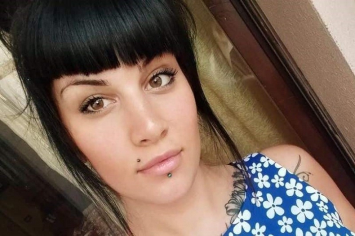 La Prefettura si illumina di arancione per ricordare Alessandra, la 25enne uccisa a Castelnuovo