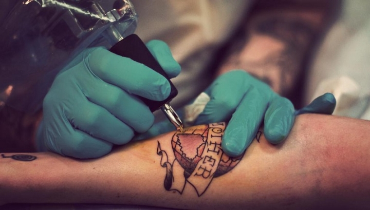 Tatuaggi, piercing e trucco permanente: a ottobre il corso di Confartigianato