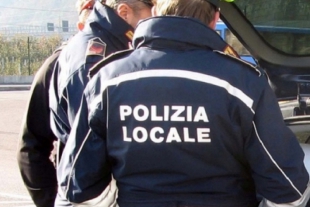 I controlli della Polizia Locale, due lavoratori in nero in un&#039;officina