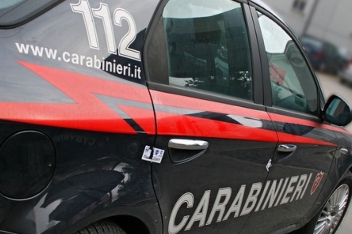 Pusher fugge alla vista dei Carabinieri, rintracciato e denunciato