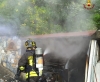 A fuoco un&#039;auto in un garage, intervengono i Vigili del Fuoco
