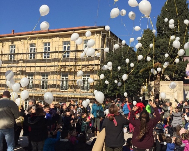 Lerici, palloncini bianchi in cielo per la Giornata mondiale contro il Cancro infantile